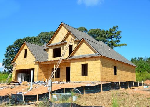 Jak ograniczyć ryzyko w trakcie budowy domu?