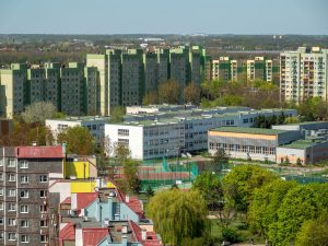 widok na bloki z wielkiej płyty we wrocławiu